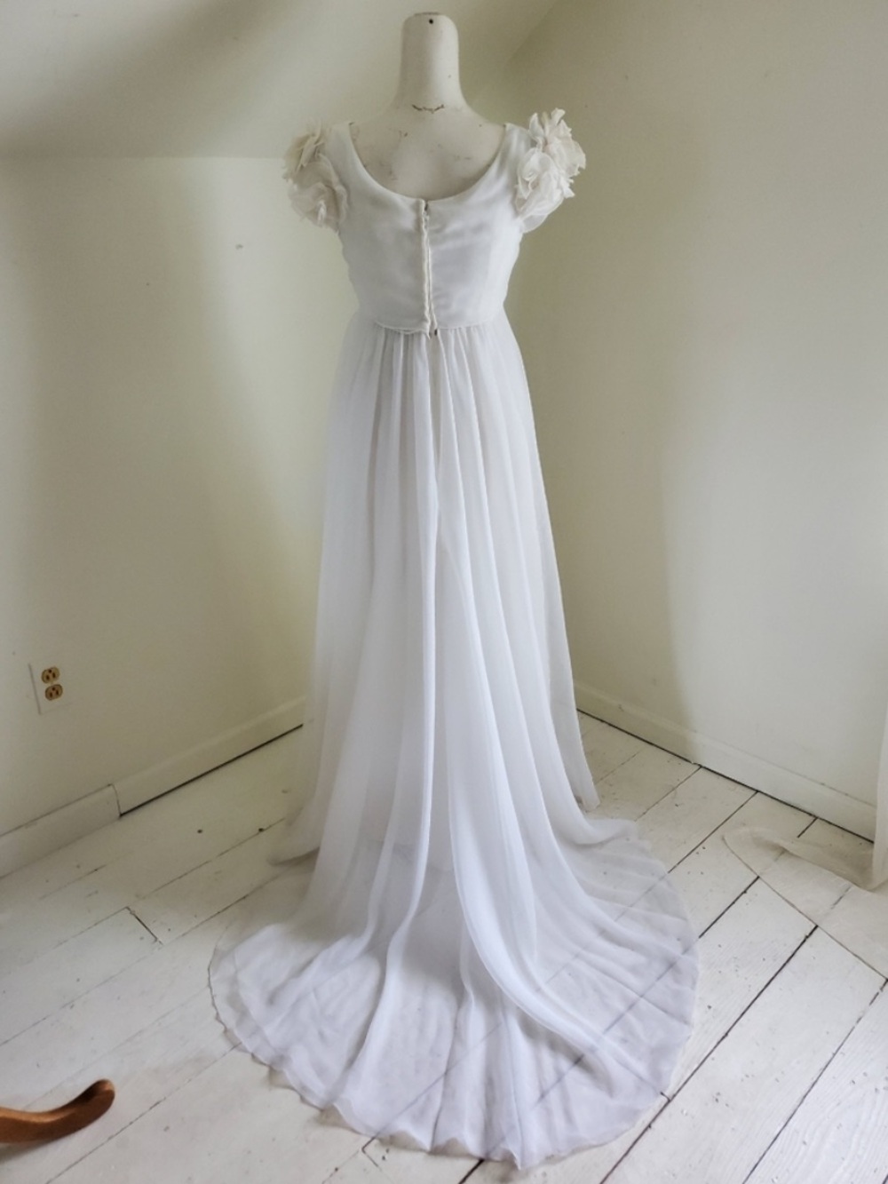 Vintage House of Bianchi Chiffon Flower Cap Sleeve Wedding Dress